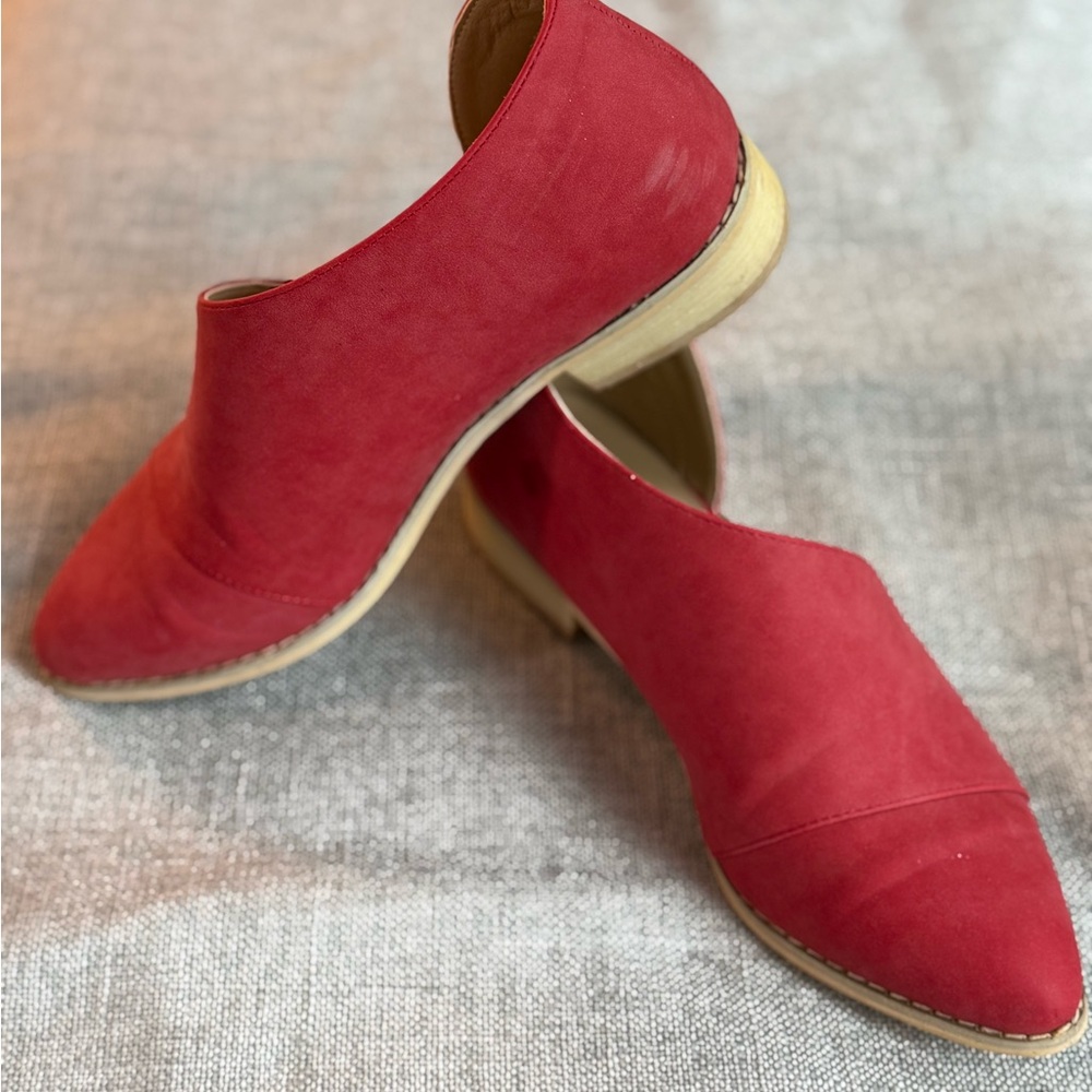 JG women’s D’Orsay flats